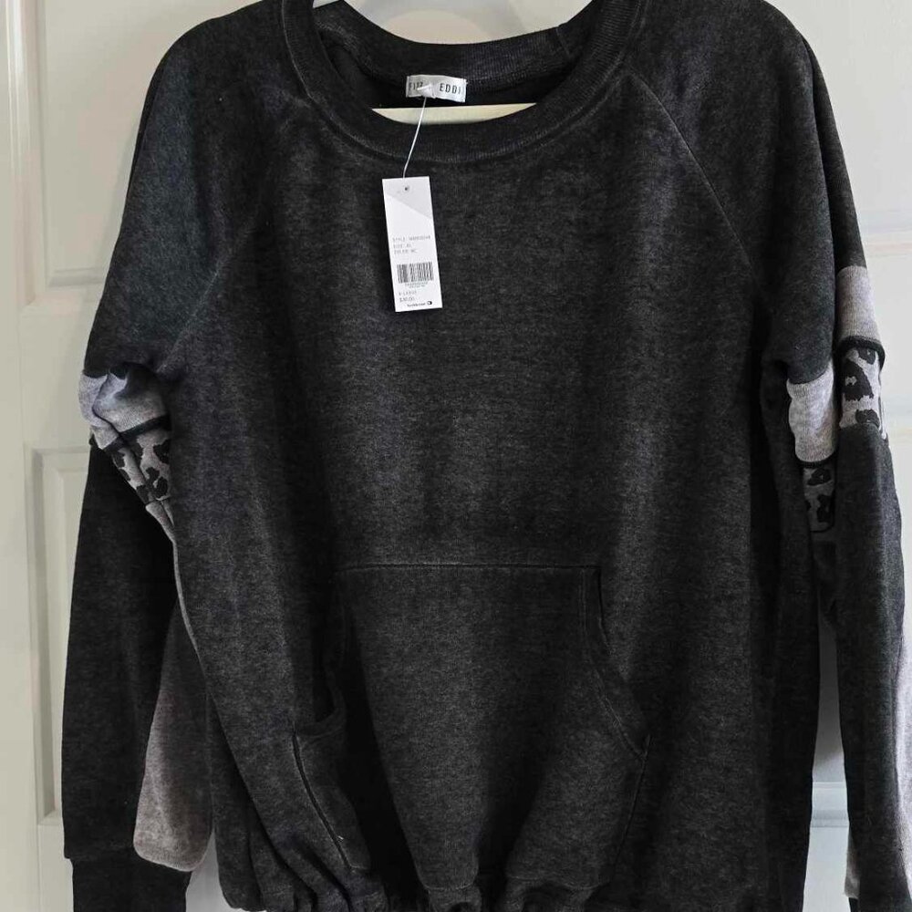 Fitz & Eddi crew neck with animal print.